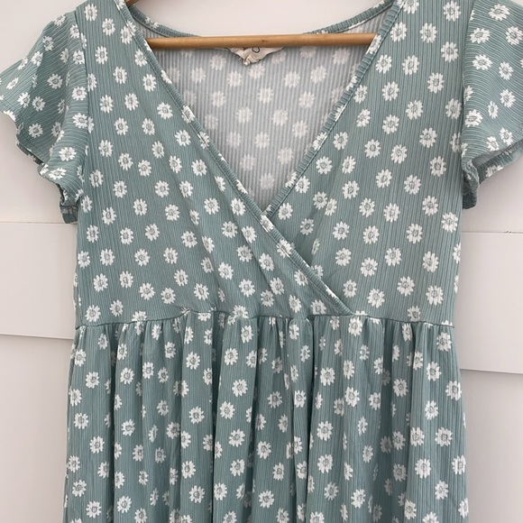 Girls size medium spring /summer dress - Picture 3 of 4